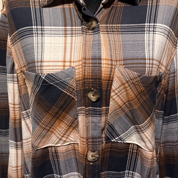 Eden & Olivia Oversized Plaid Button Up Flannel Shirt Size 1XL - Picture 3 of 10